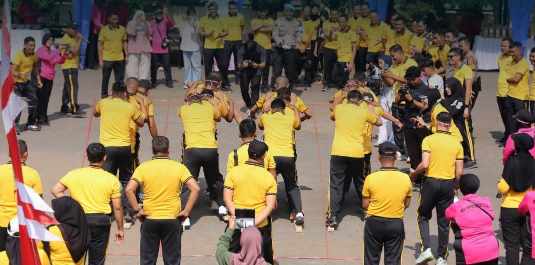 Polres Garut Gelar Fun Walk dalam Rangka Menyambut HUT Kemerdekaan RI ke-81